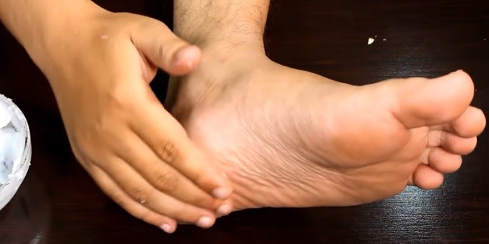 What to Use for Extremely Dry Feet