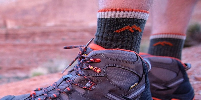 How to Choose The Best Socks for Mountaineering